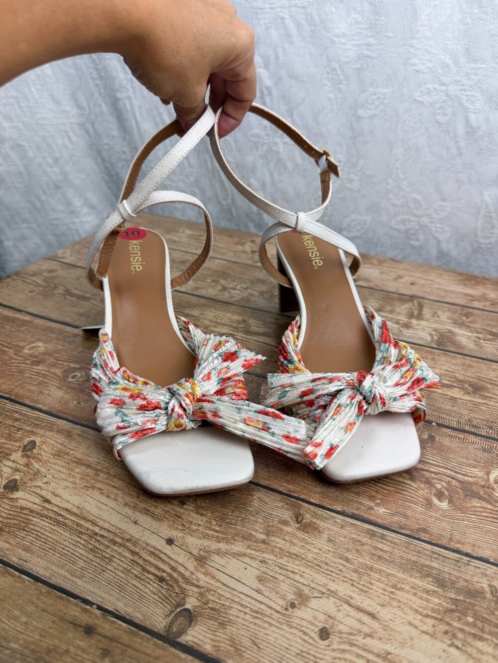 KENSIE Kadence Floral Bow Heels White Ankle Strap Sandals Women’s Size 10